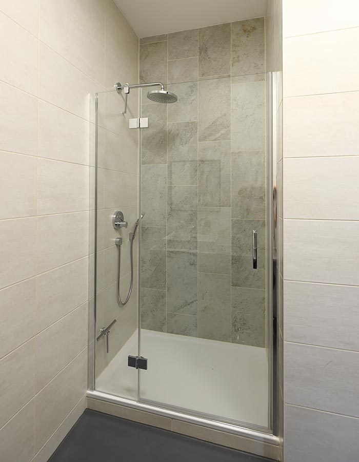 Foto-Mietstudio in Nürnberg mit Hohlkehle – integrierte Dusche für Model-Vorbereitung & lange Foto-Produktionen